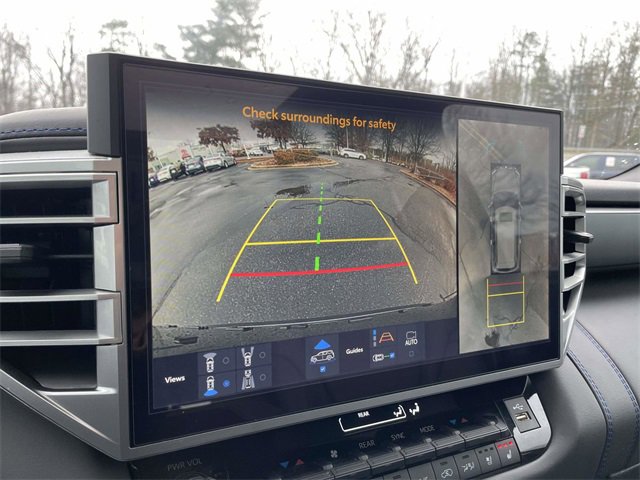 Used 2025 Toyota Sequoia Platinum image 31