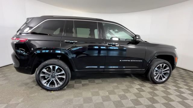 Used 2023 Jeep Grand Cherokee Overland w/ Luxury Tech Group IV AWD/4WD image 3