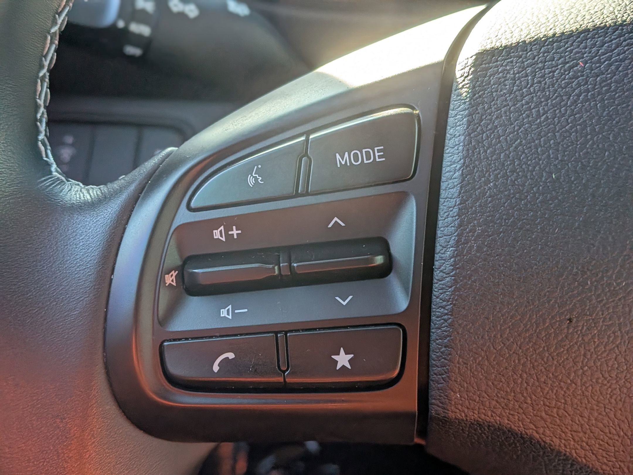 Used 2024 Hyundai Venue SEL image 21