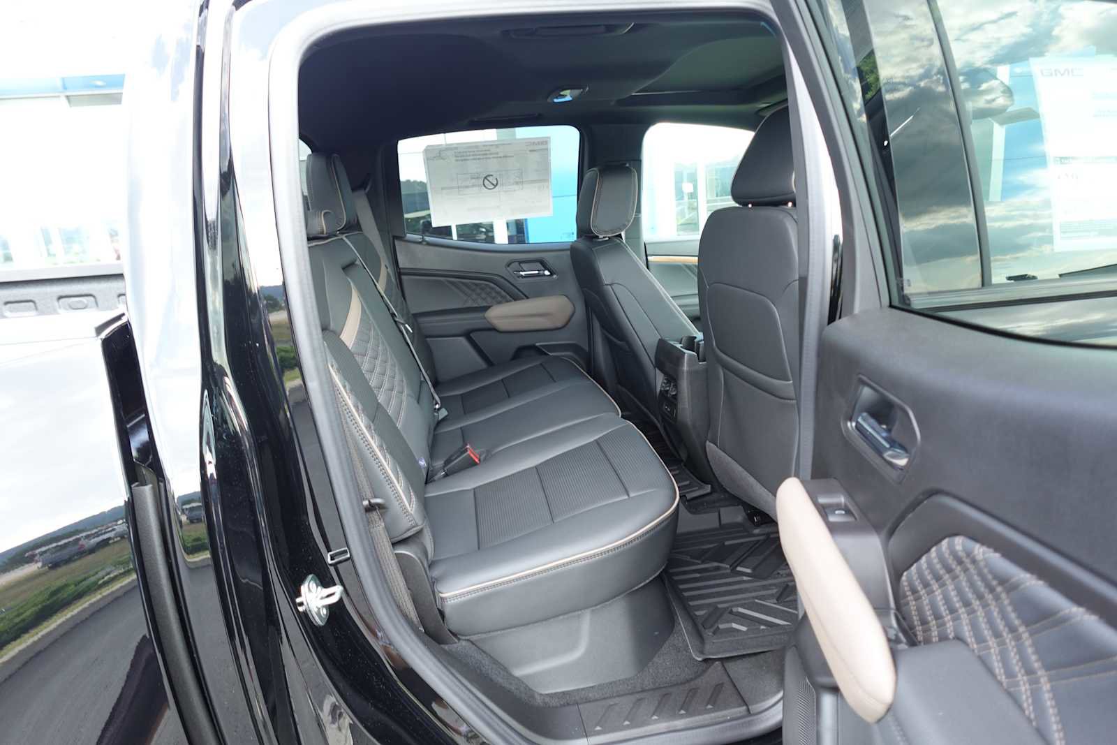 New 2026 GMC Canyon Denali w/ LPO, Denali Black Edition image 29
