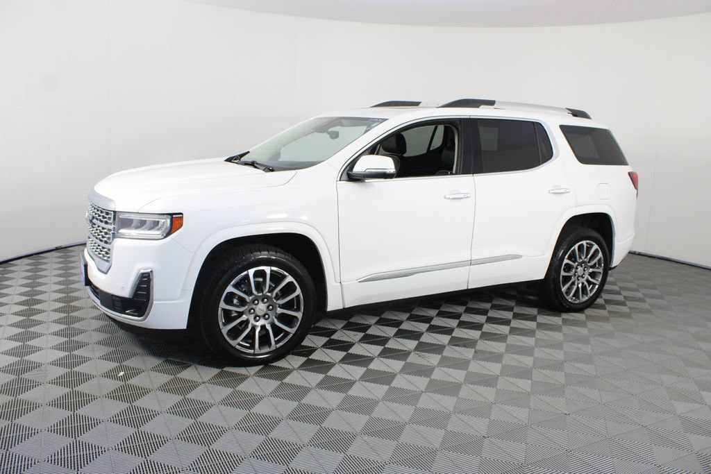 Used 2023 GMC Acadia Denali w/ Denali Ultimate Package FWD image 2