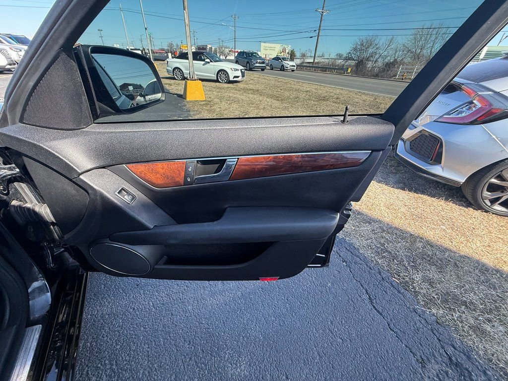 Used 2009 Mercedes-Benz C 300 Sedan image 22