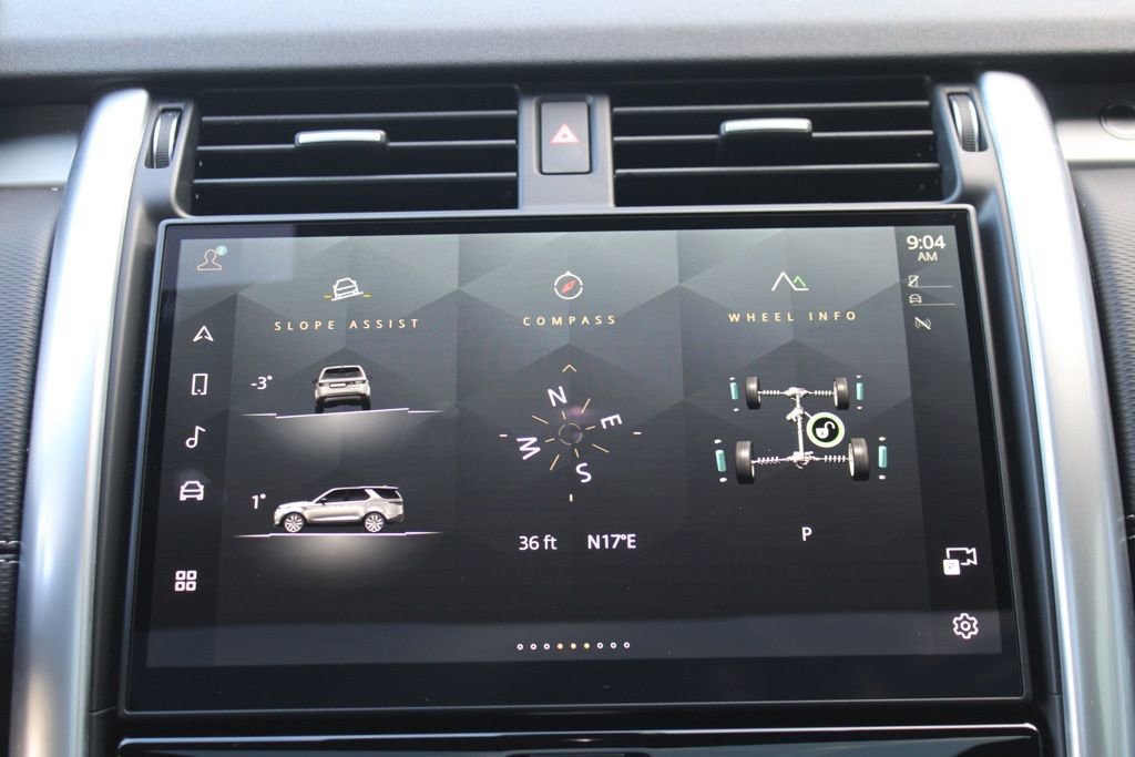 Certified 2025 Land Rover Discovery Dynamic SE image 23