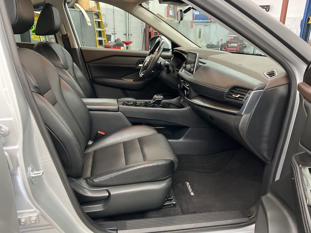Certified 2023 Nissan Rogue SV w/ SV Premium B Package AWD/4WD image 22