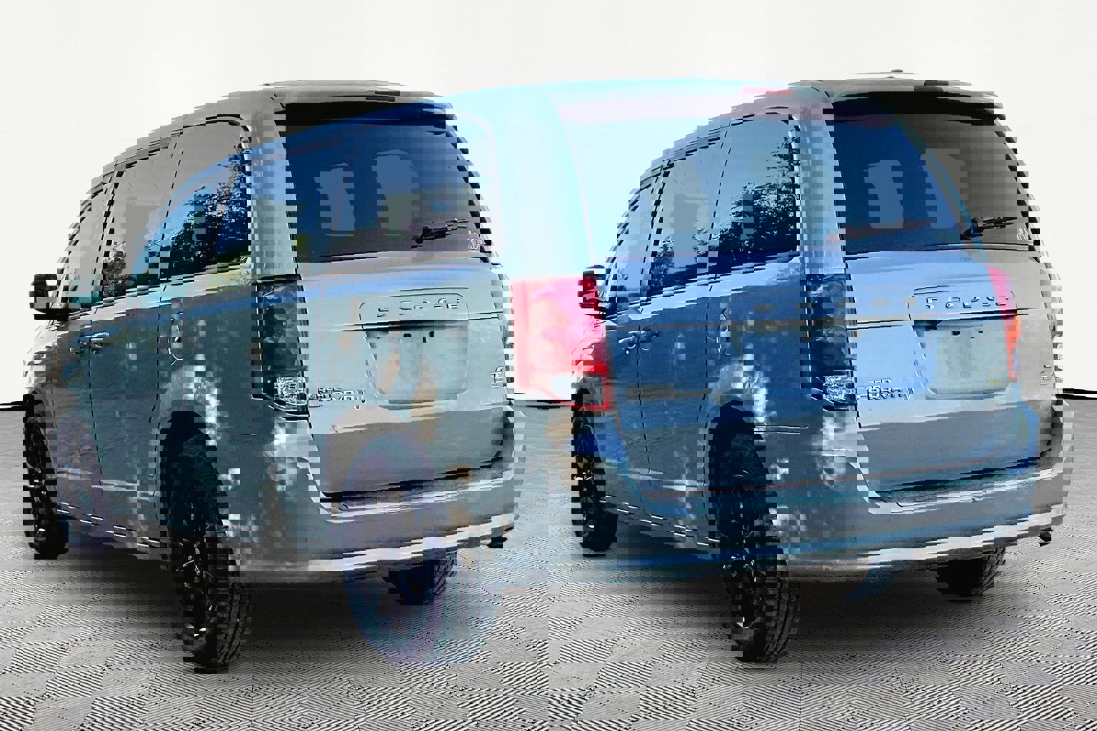 Used 2019 Dodge Grand Caravan GT image 4