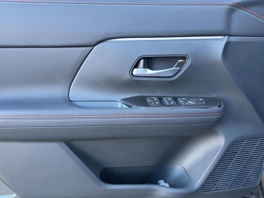 New 2026 Nissan Kicks SR w/ Cold Weather Package image 15