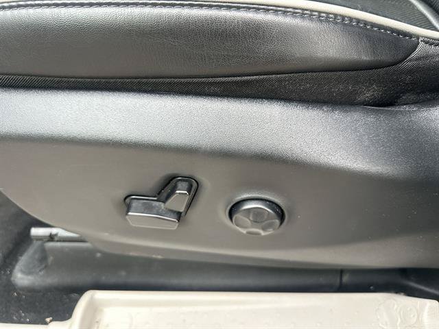 Used 2024 Chrysler Pacifica Limited FWD image 39