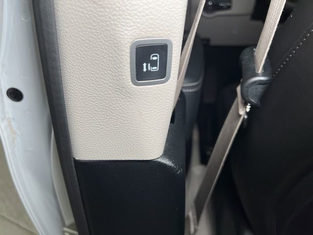 Used 2024 Chrysler Pacifica Select image 55