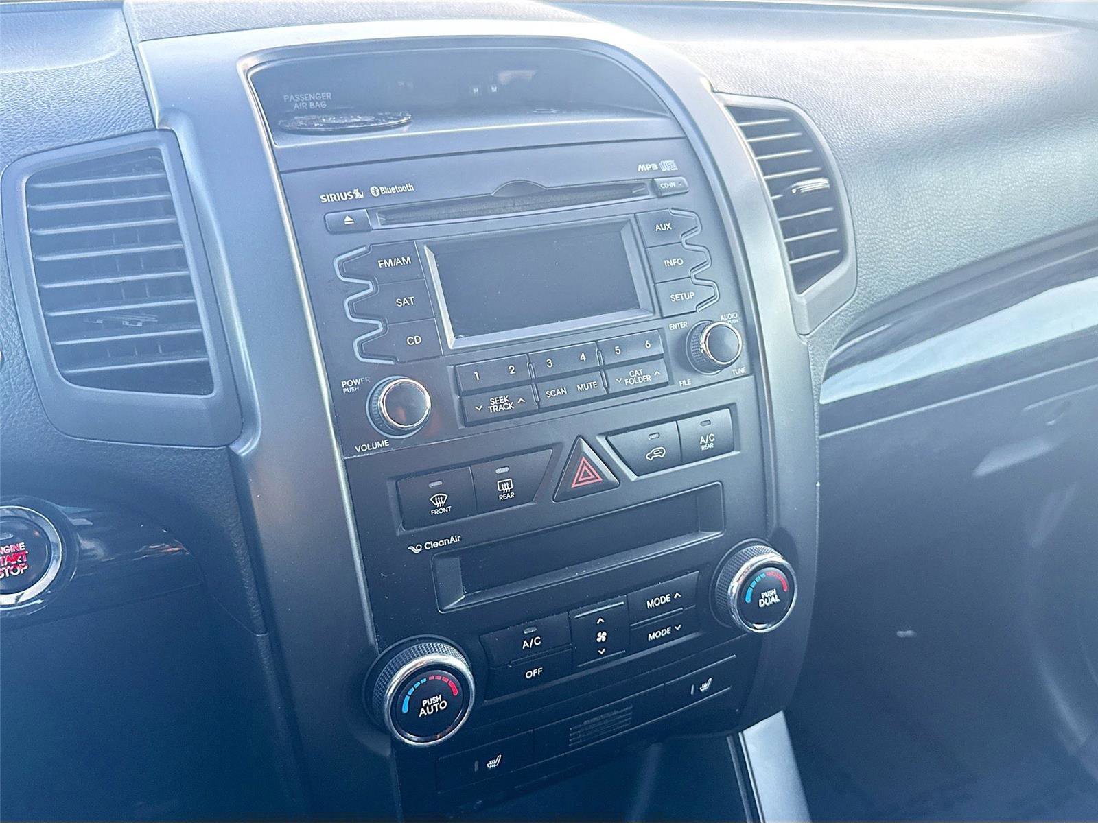 Used 2011 Kia Sorento EX w/ Premium Pkg image 2