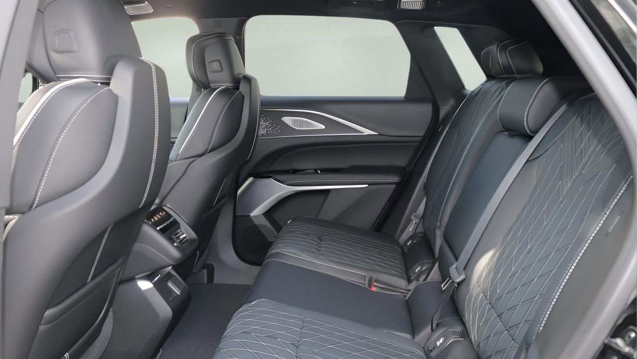 New 2026 Cadillac Lyriq V image 13