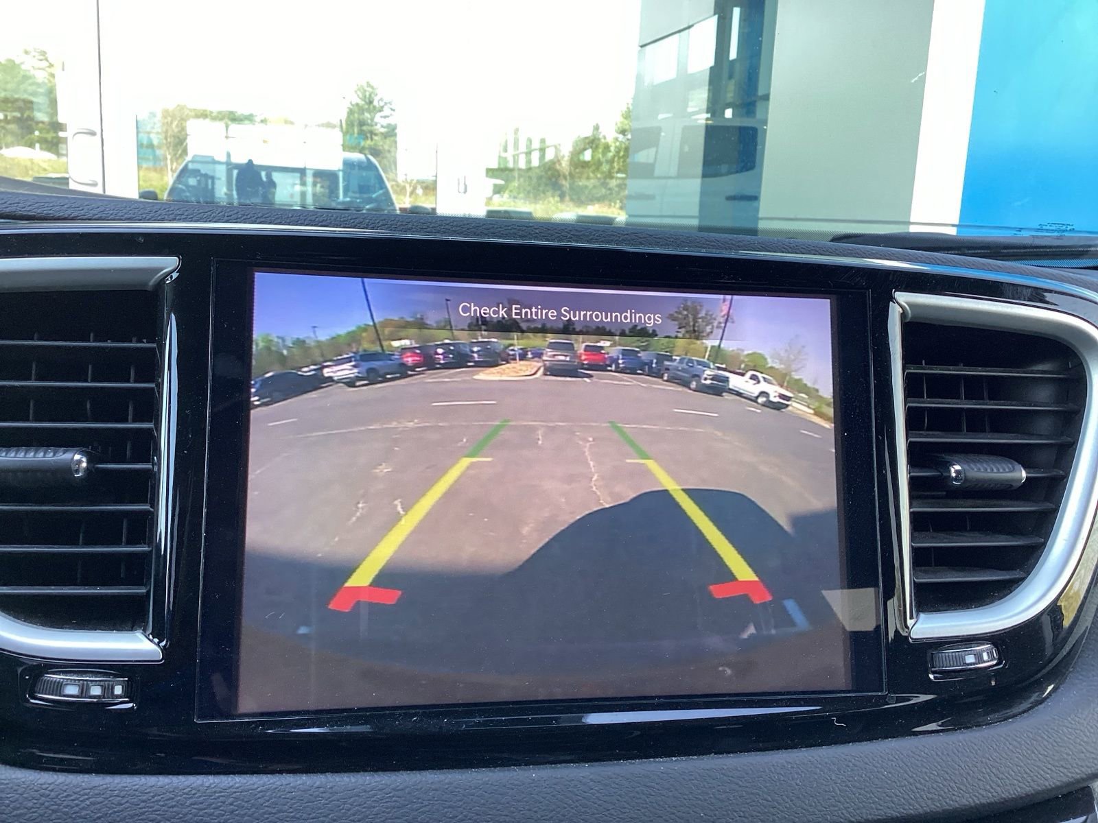 Used 2024 Chrysler Pacifica Touring-L image 16