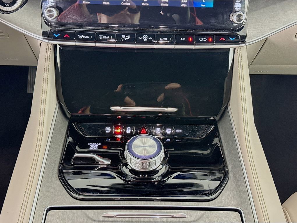 Used 2025 Jeep Wagoneer Series II w/ 8-Passenger Seating Package image 38