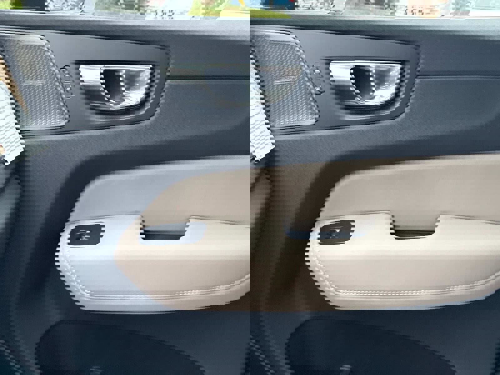 New 2026 Volvo XC60 B5 Plus w/ Climate Package image 20