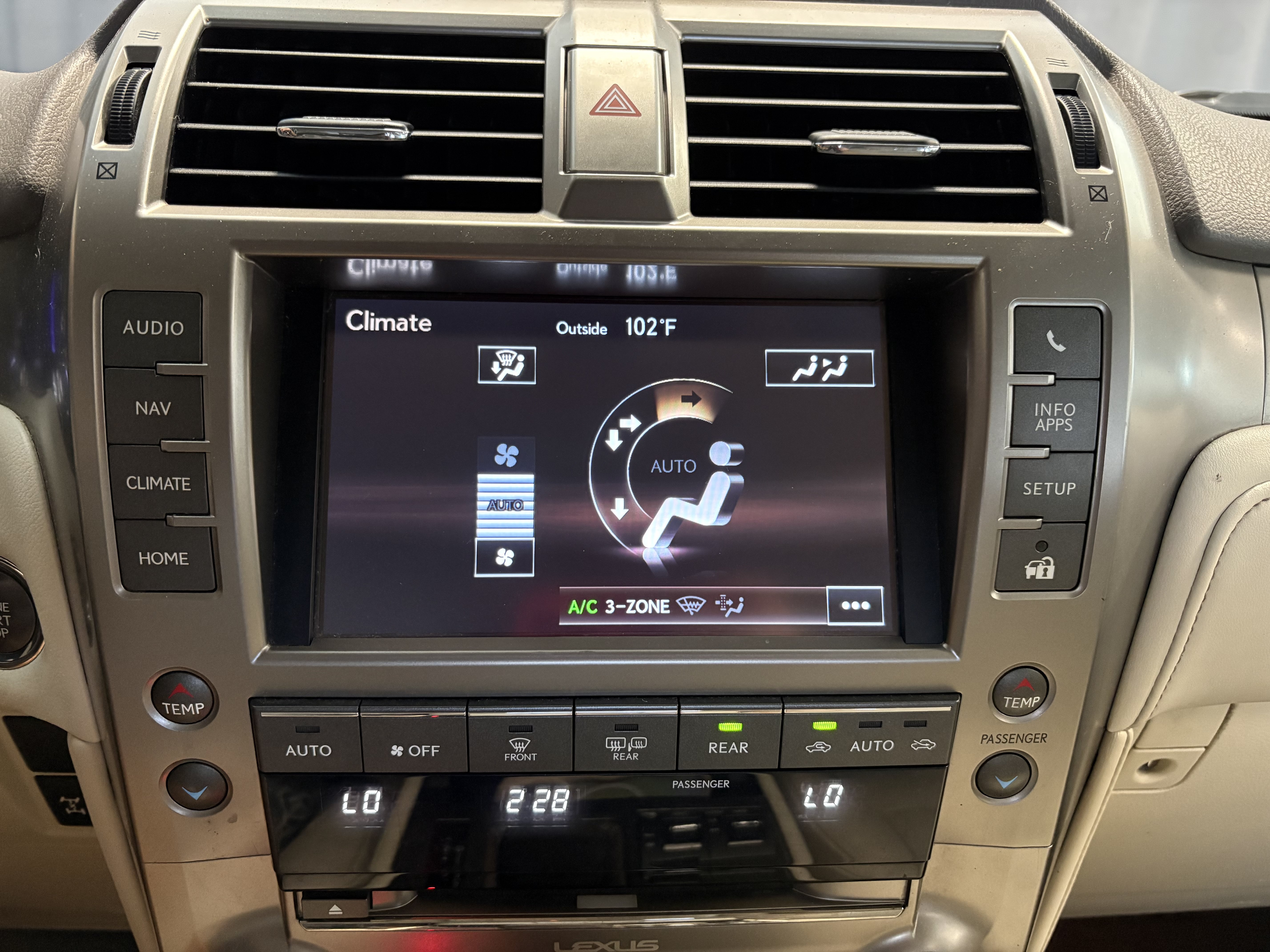 Used 2016 Lexus GX 460 w/ Premium Package AWD/4WD image 16