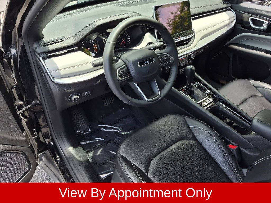 Used 2025 Jeep Compass Limited AWD/4WD image 11
