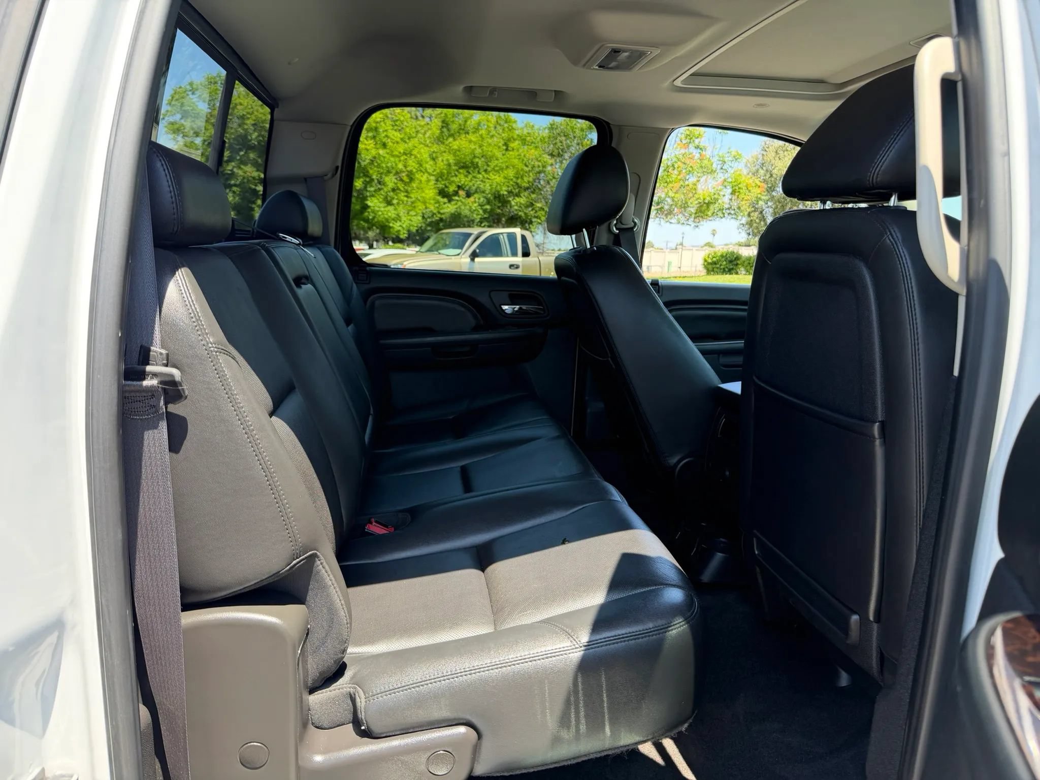 Used 2011 GMC Sierra 3500 Denali w/ Suspension Package, Off-Road AWD/4WD image 13