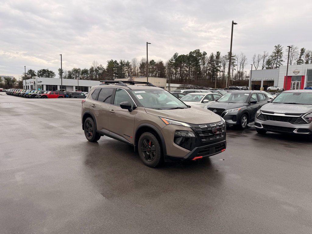 Used 2025 Nissan Rogue SV image 3