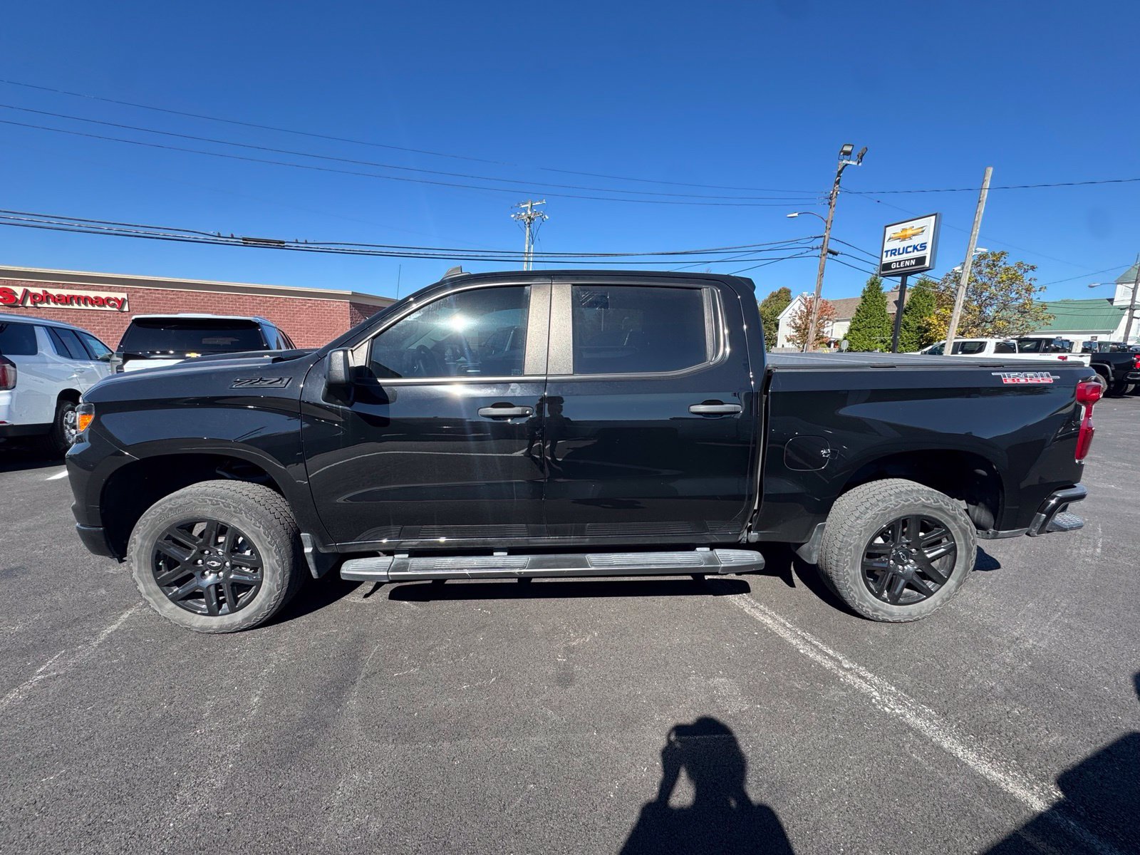 Used 2024 Chevrolet Silverado 1500 Custom Trail Boss w/ LPO, Dark Essentials Package AWD/4WD image 3