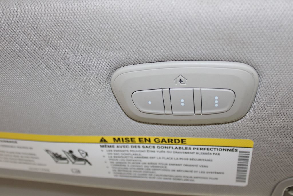 Used 2023 Chrysler Pacifica Limited FWD image 53