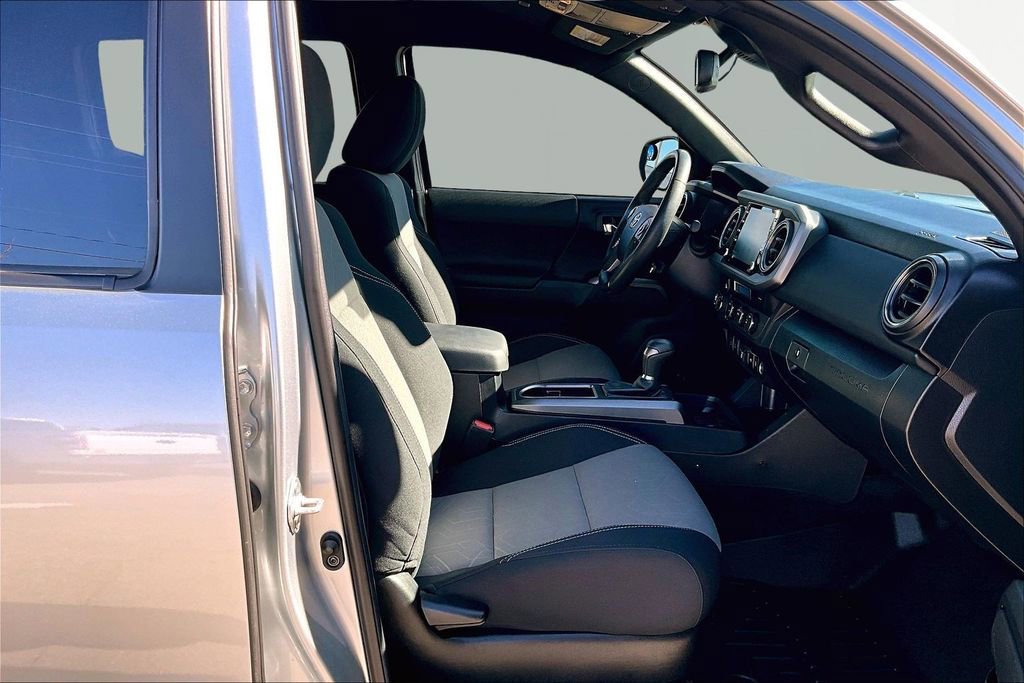 Used 2023 Toyota Tacoma TRD Sport w/ Technology Package image 7