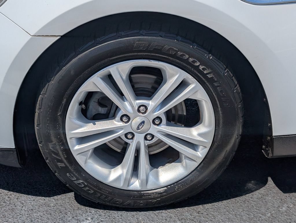 Used 2015 Ford Taurus SEL w/ Equipment Group 201A FWD image 16