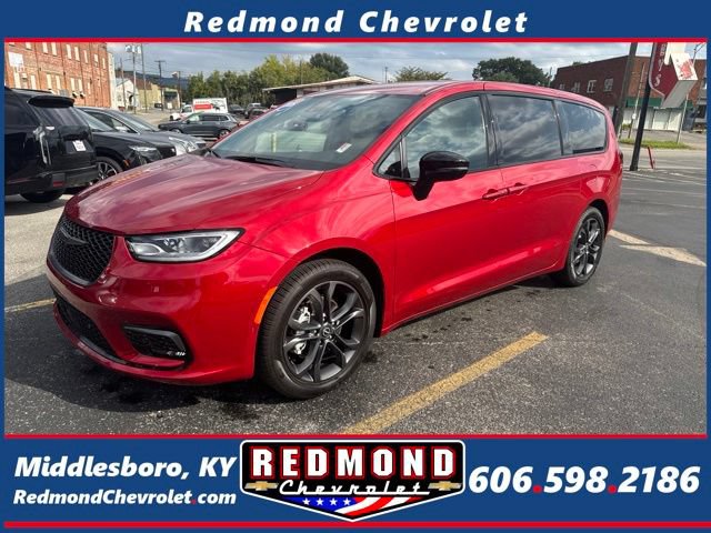 Used 2026 Chrysler Pacifica Select
