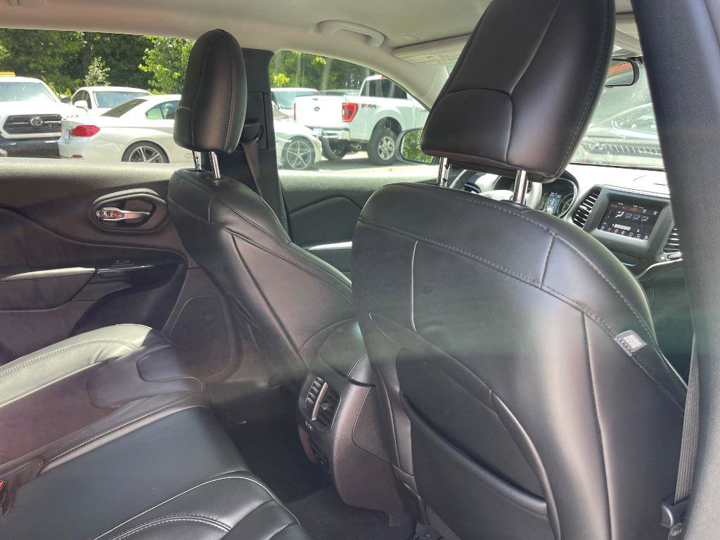 Used 2020 Jeep Cherokee Latitude Plus image 40