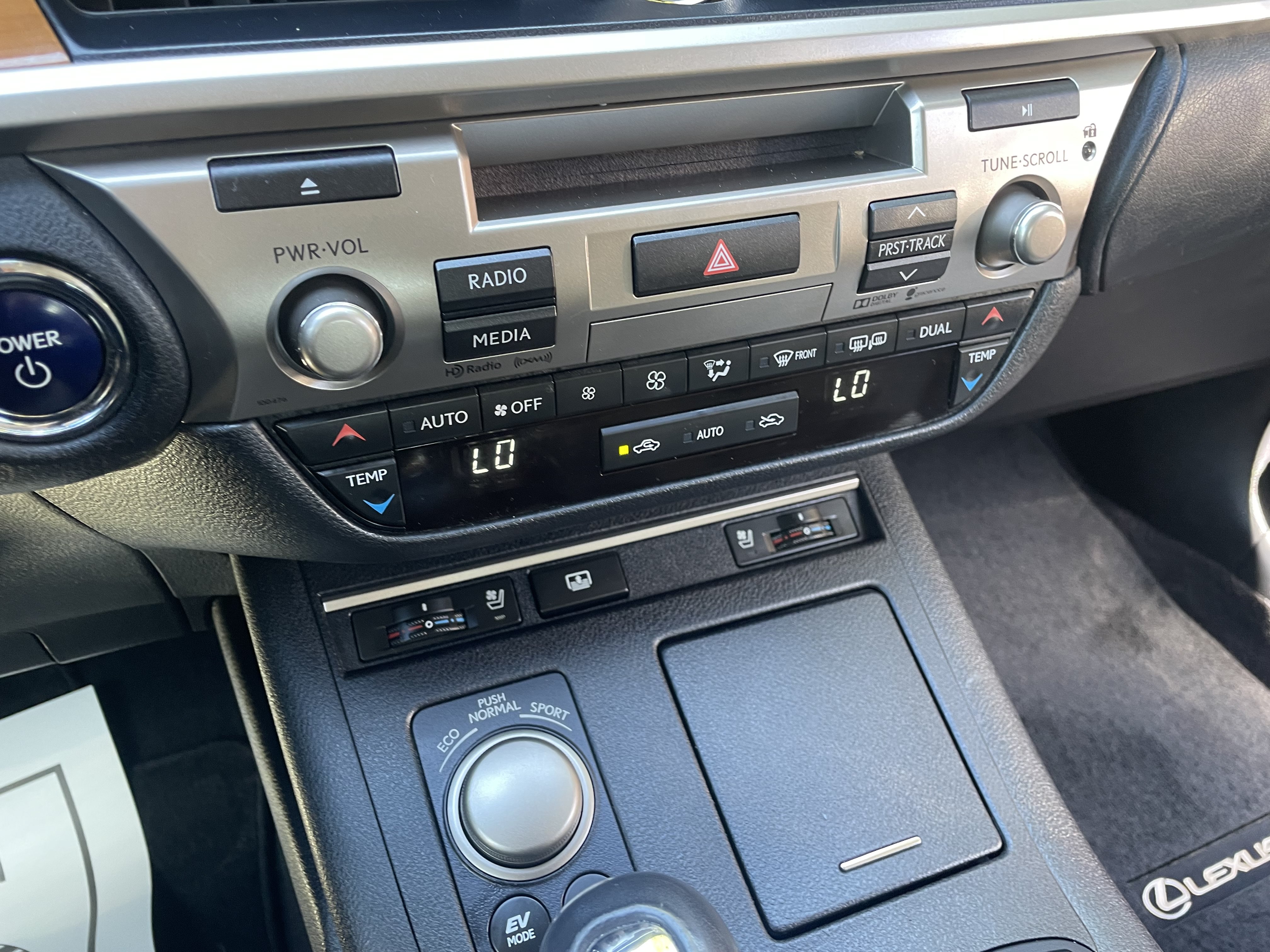 Used 2015 Lexus ES 300h w/ Navigation System Package FWD image 13