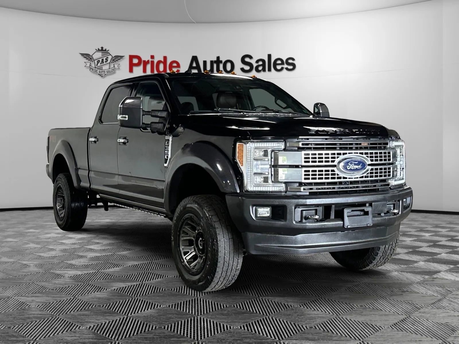 Used 2019 Ford F350 Platinum w/ Platinum Ultimate Package image 5