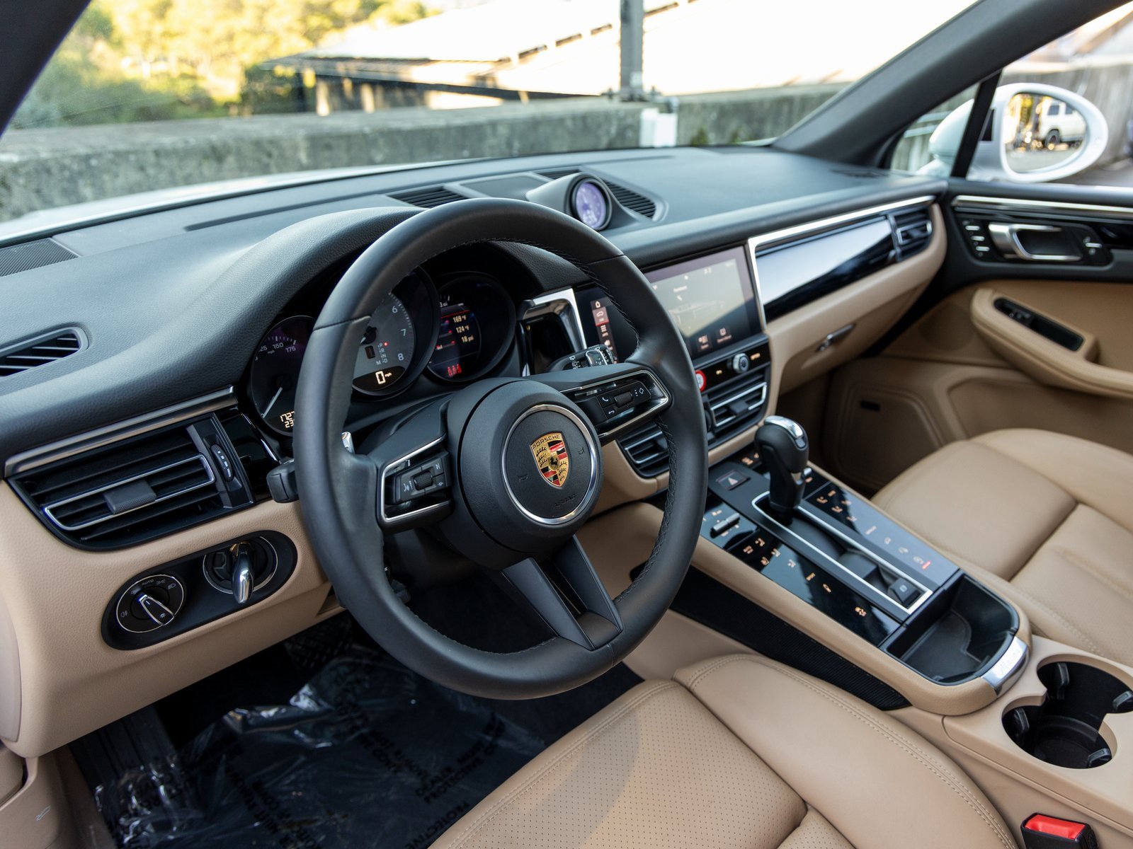 Certified 2023 Porsche Macan S image 4