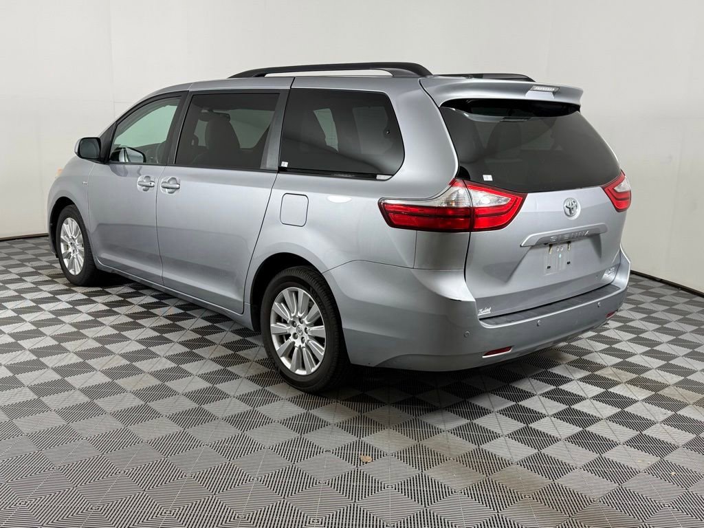 Used 2017 Toyota Sienna XLE image 9