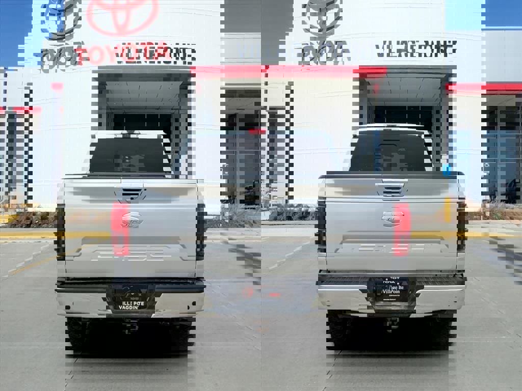 Used 2017 Ford F150 Lariat w/ Equipment Group 501A Mid image 4