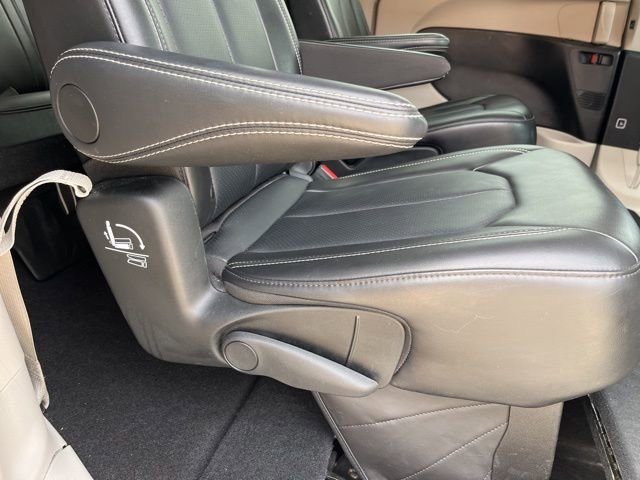 Used 2024 Chrysler Pacifica Touring-L image 21