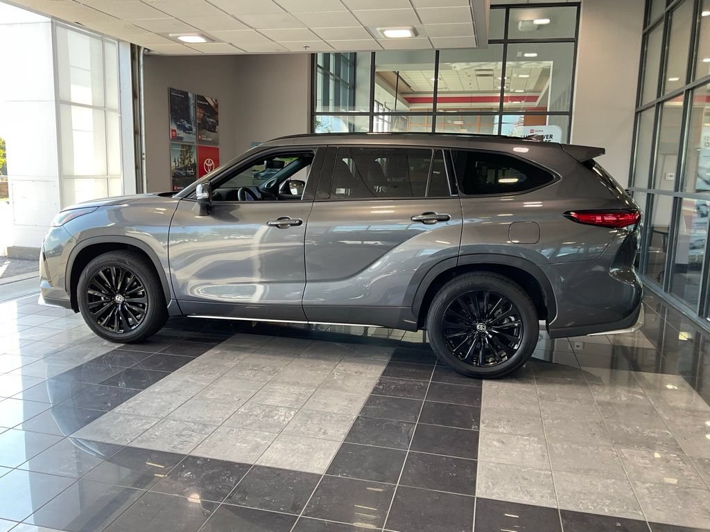Used 2023 Toyota Highlander XSE AWD/4WD image 4