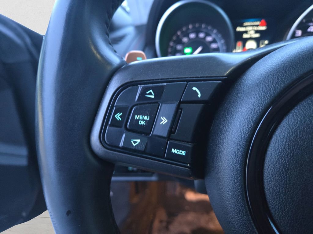 Used 2015 Jaguar F-TYPE R image 18