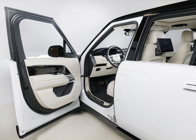 New 2026 Land Rover Range Rover SE image 25