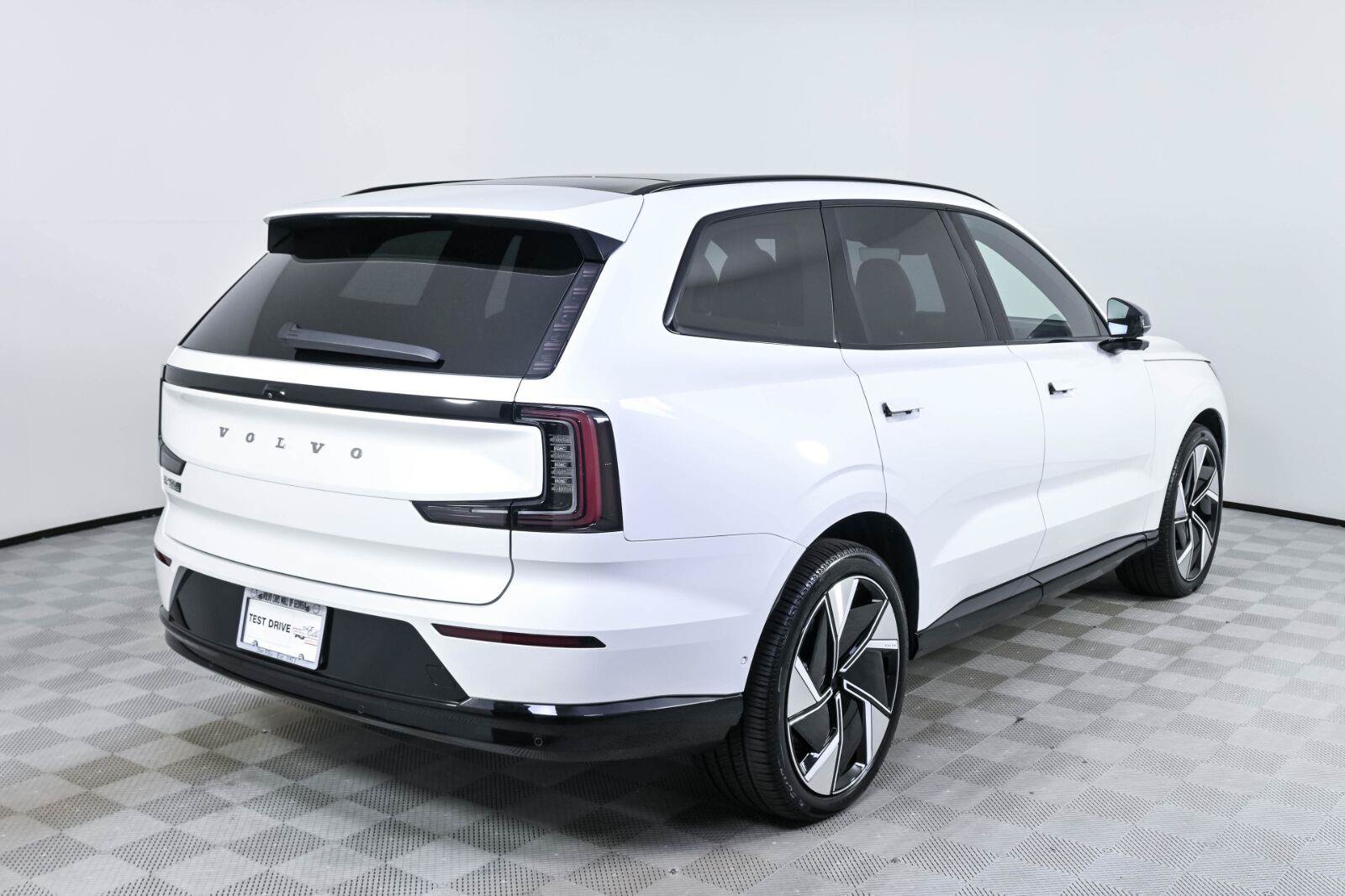 Certified 2025 Volvo EX90 Ultra AWD/4WD image 29