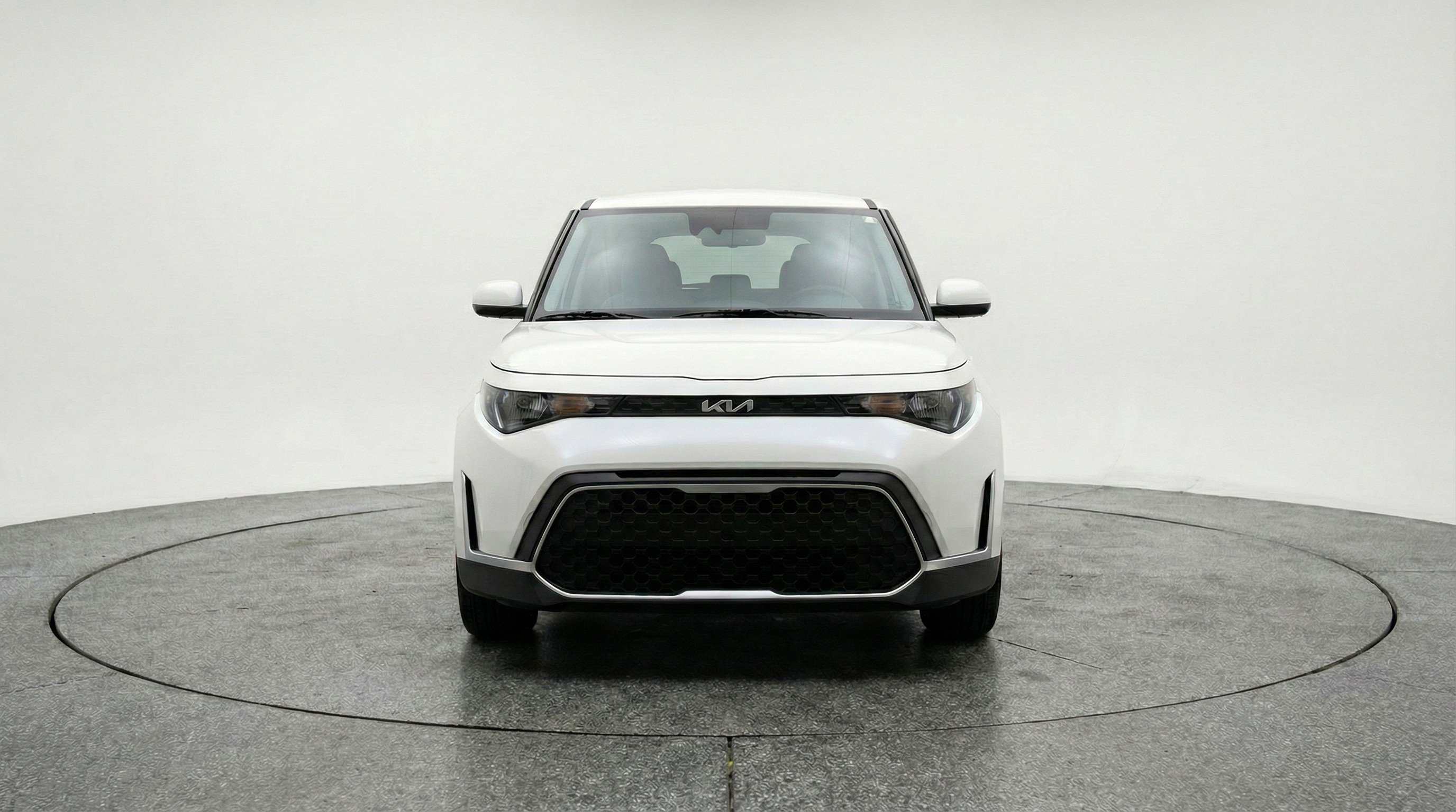 Used 2025 Kia Soul LX w/ LX Technology Package FWD image 2