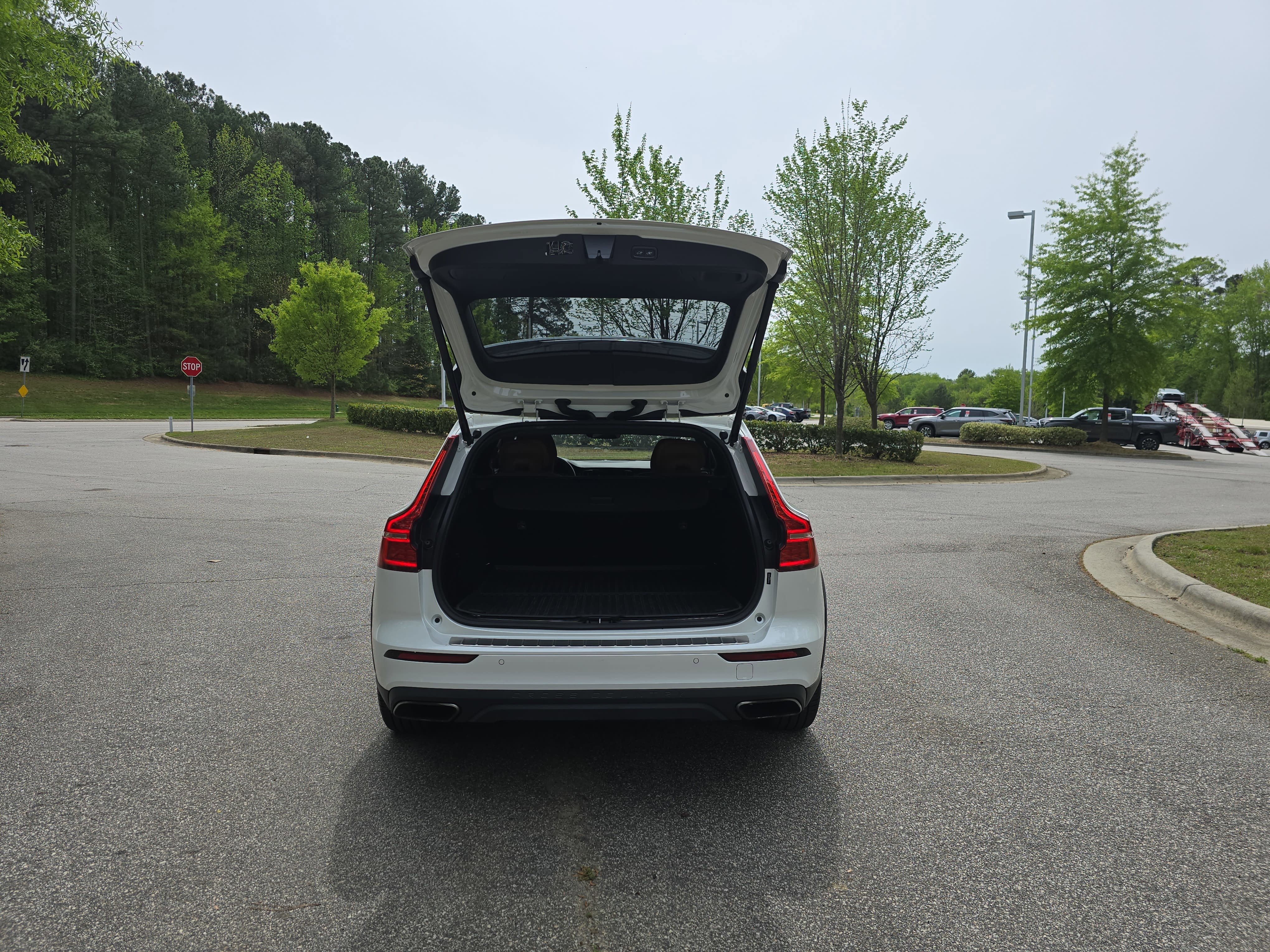Used 2020 Volvo V60 T5 Cross Country w/ Protection Package Premier image 12