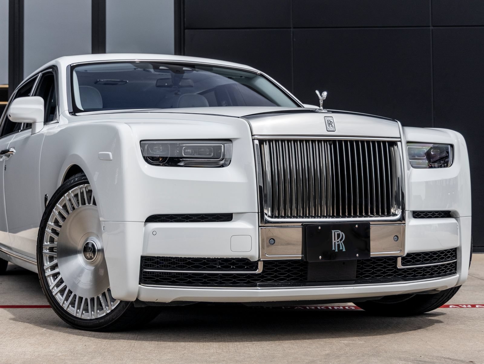 Used 2023 Rolls-Royce Phantom Extended Wheelbase w/ Leather Finishing Pack RWD image 8