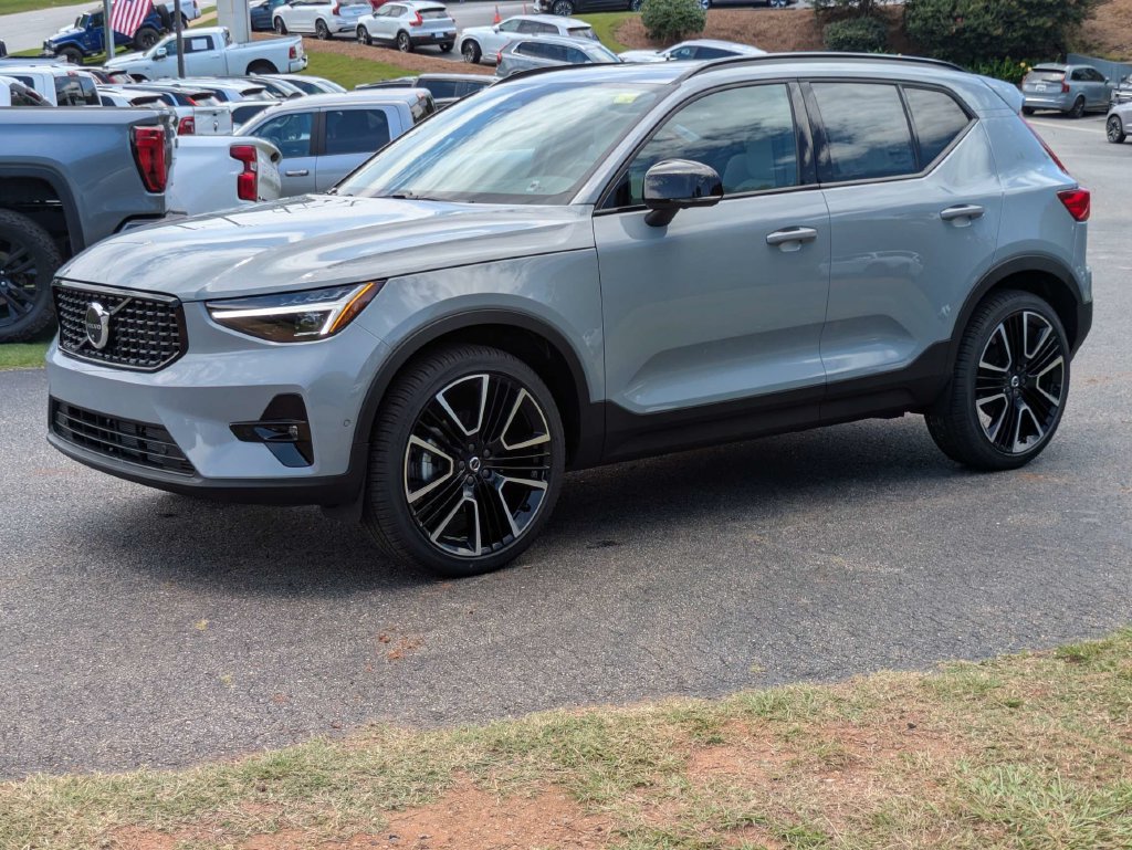 New 2026 Volvo XC40 B5 Ultra AWD/4WD image 2