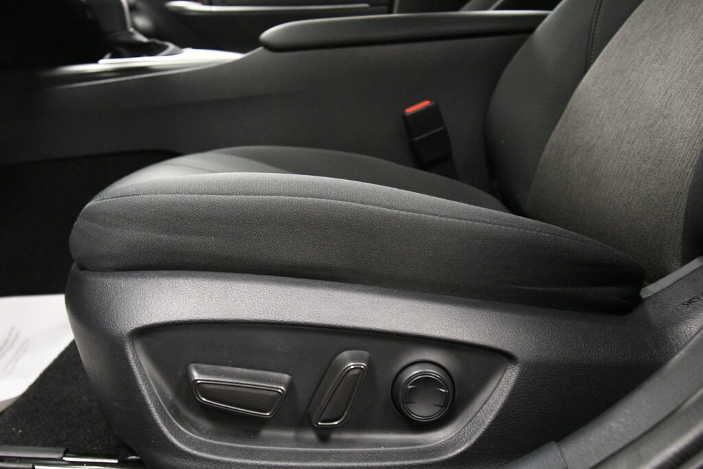 Used 2023 Toyota Camry LE FWD image 11