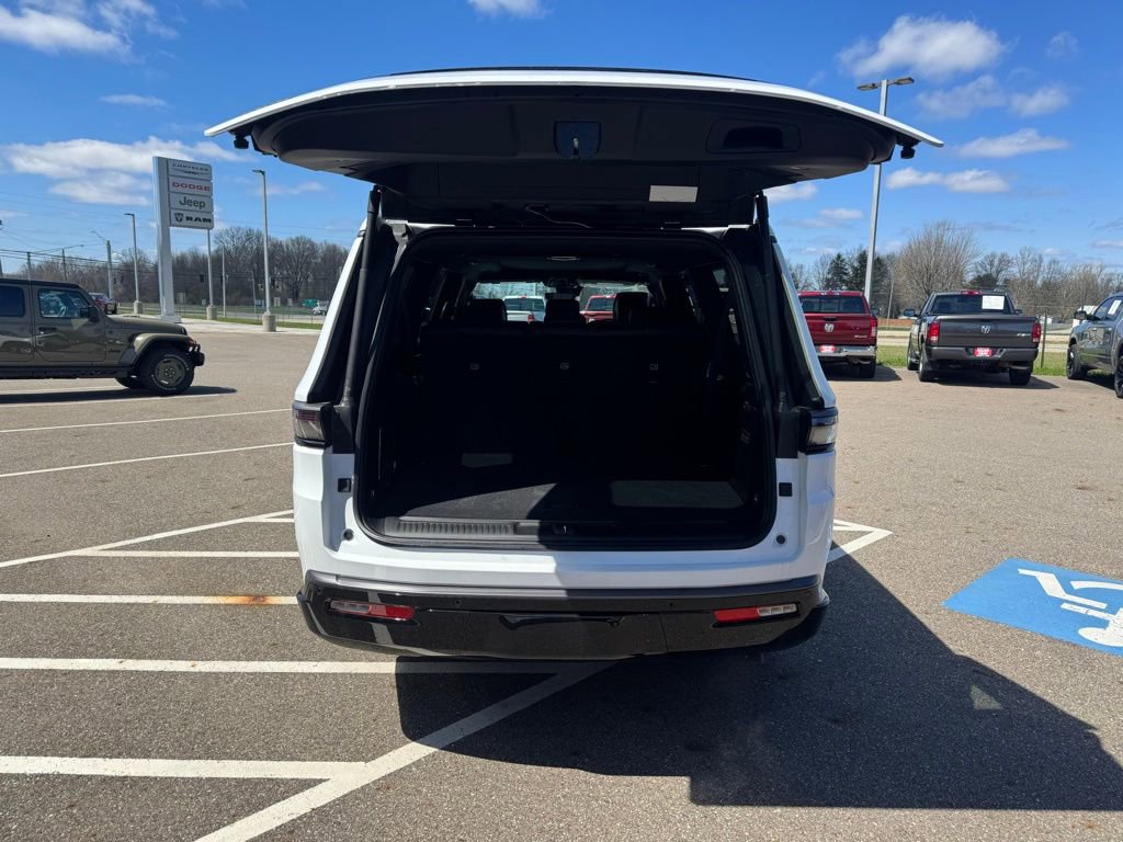 New 2026 Jeep Grand Wagoneer L Limited AWD/4WD image 9
