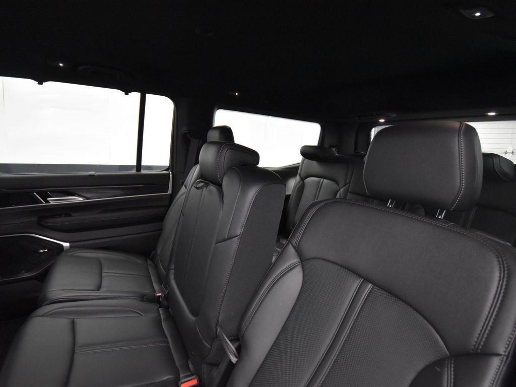 Used 2024 Jeep Wagoneer 4WD w/ Convenience Group I image 12