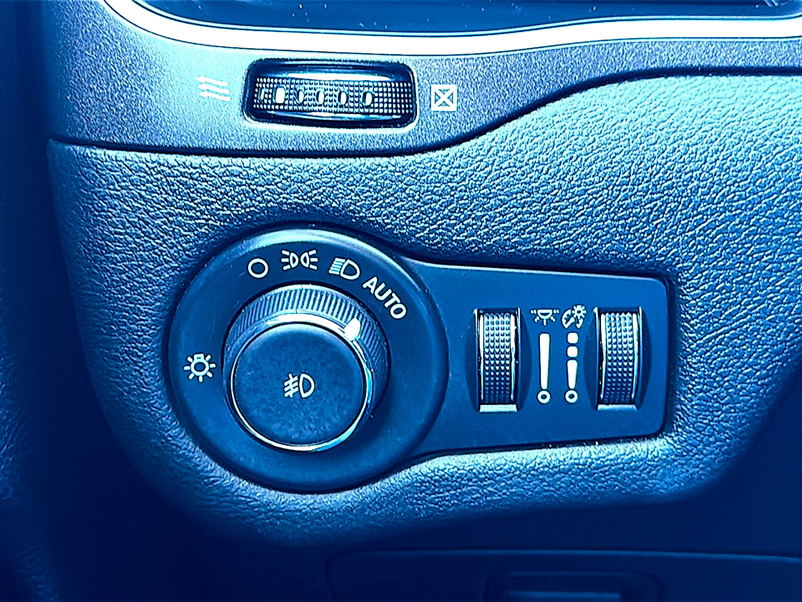 Used 2022 Jeep Cherokee Trailhawk w/ Trailer Tow Group image 36