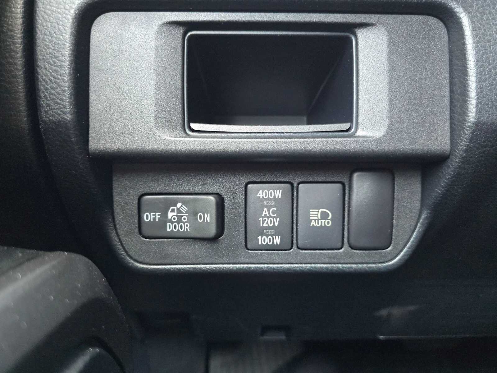 Used 2018 Toyota Tacoma TRD Off-Road w/ Technology Package AWD/4WD image 32