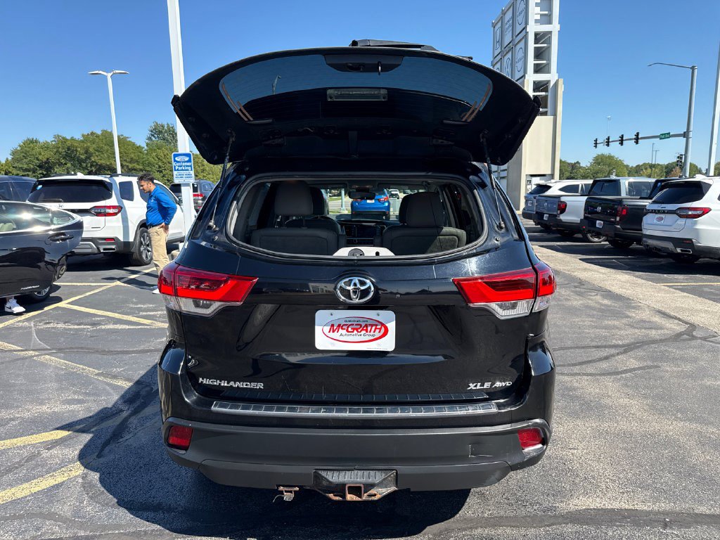 Used 2019 Toyota Highlander XLE AWD/4WD image 15