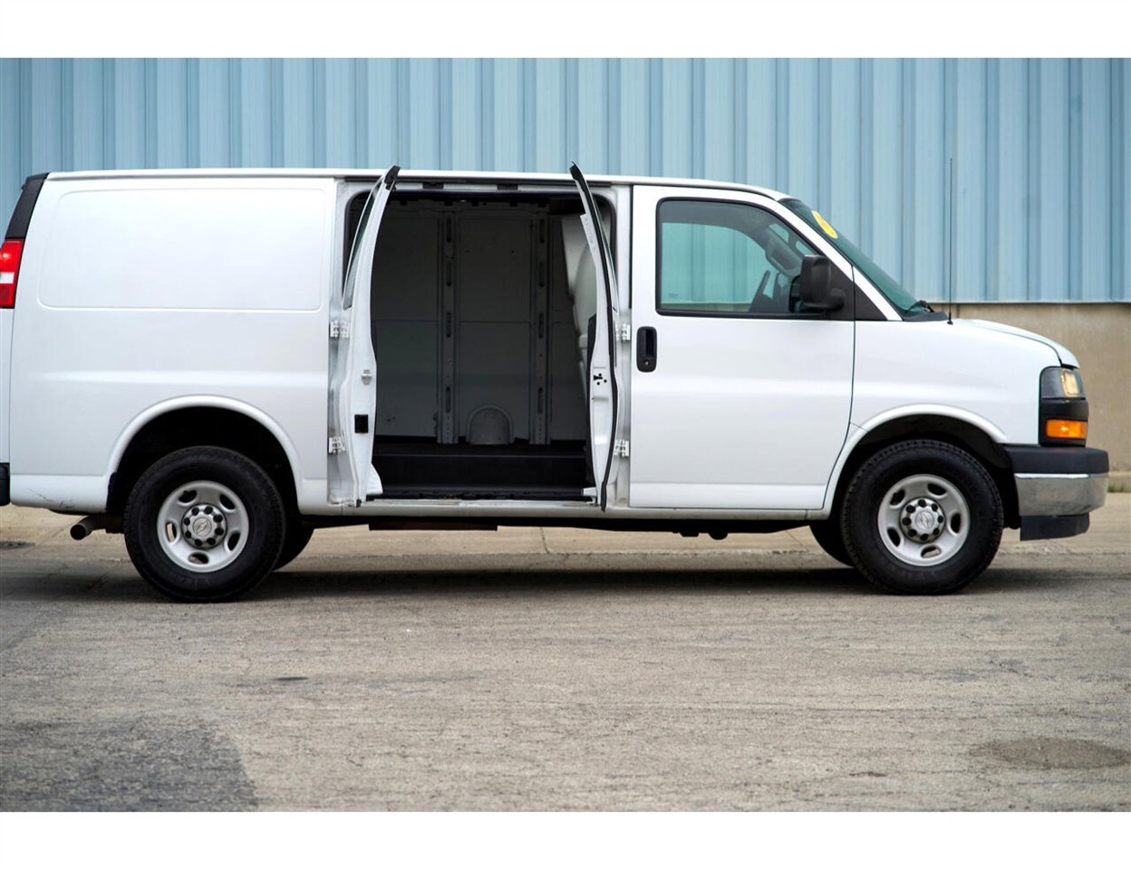 Used 2019 Chevrolet Express 2500 w/ Driver Convenience Package image 17