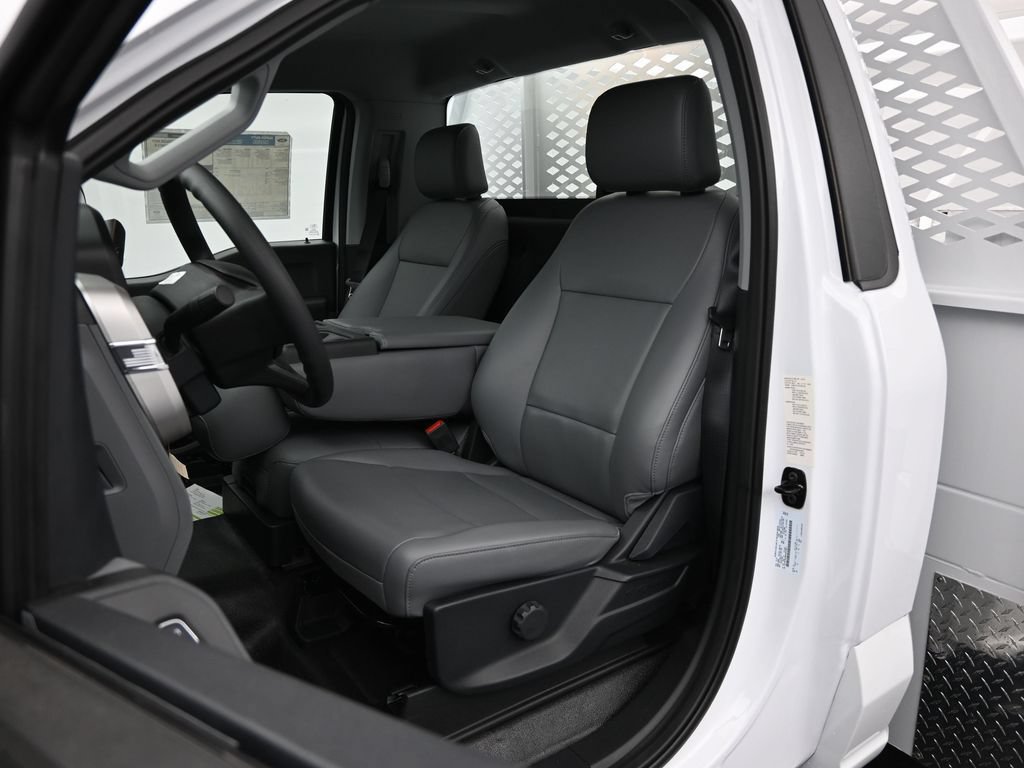 New 2025 Ford F550 4x4 Regular Cab Super Duty image 8