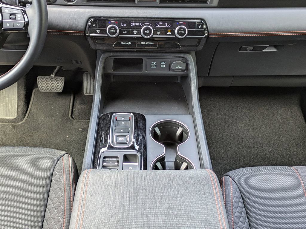 Used 2025 Honda Pilot Sport image 19